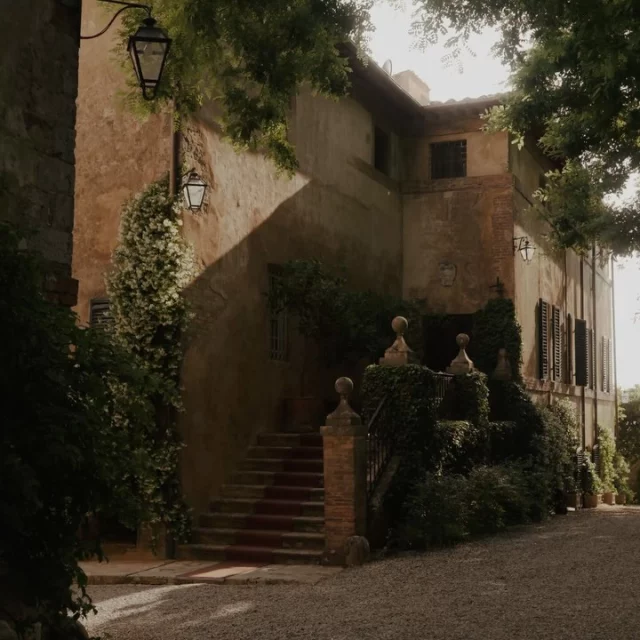 Tuscany always floods my eyes with beauty. Untouched landscapes, timeless villas. So I did what I do best and made a little edit of some incredible moments. 

Which one is your favourite? 

#tuscanyvideographer #tuscanywedding #tuscanydestinationwedding #borgostomennano